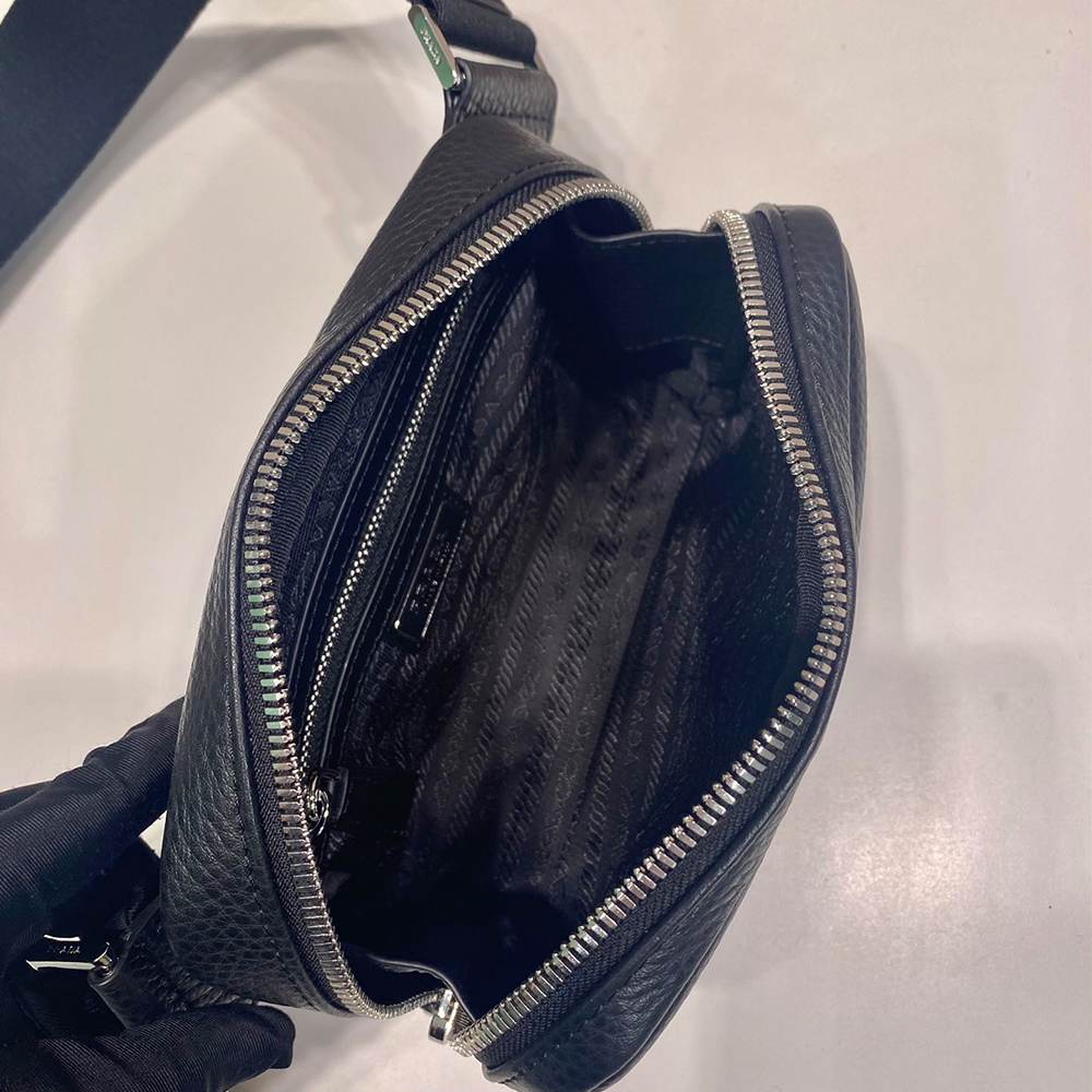 Pra*a Leather shoulder bag(HIGH-END GRADE)