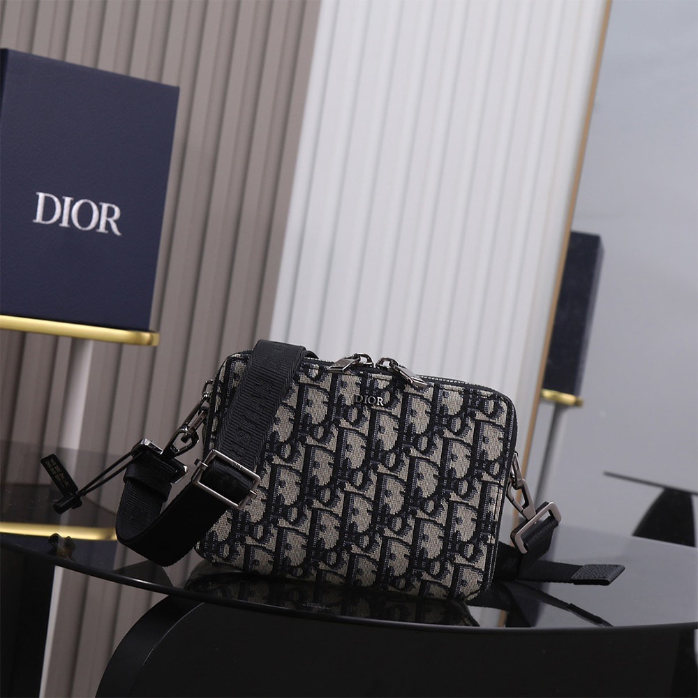 D10r Zipped Pouch with Strap(HIGH-END GRADE)
