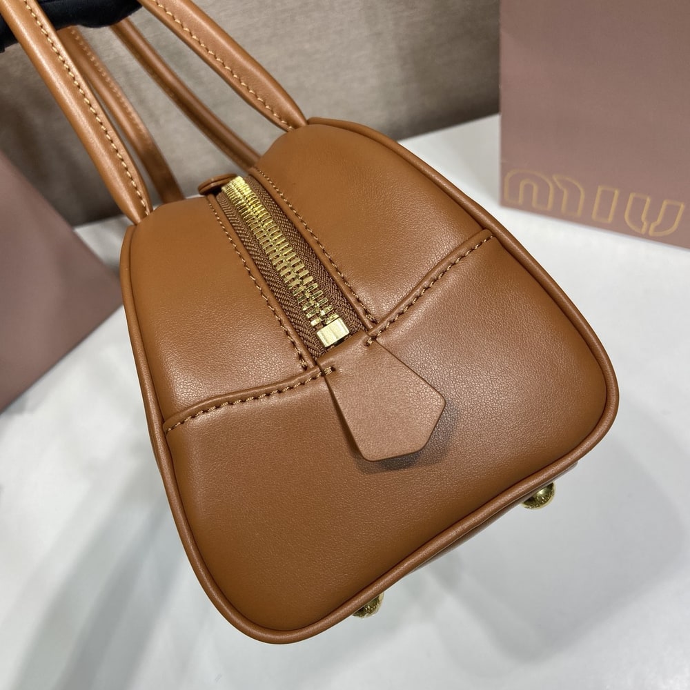 M1um1u Medium Beau leather top-handle bag(HIGH-END GRADE)