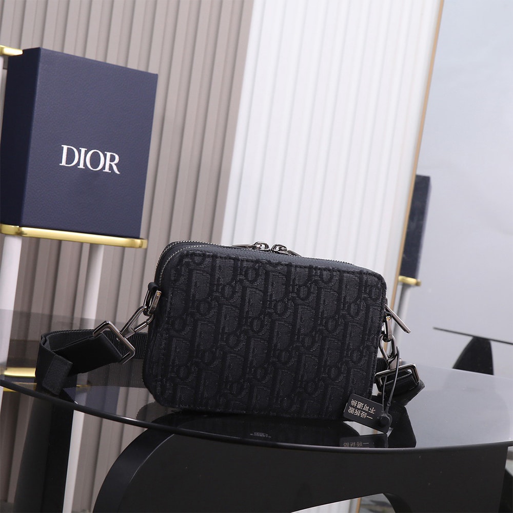 D10r Zipped Pouch with Strap(HIGH-END GRADE)