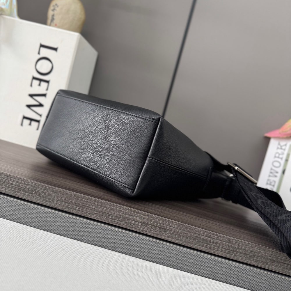 L0ew* Small Cubi crossbody bag in S*pple grained calfskin (HIGH-END GRADE)