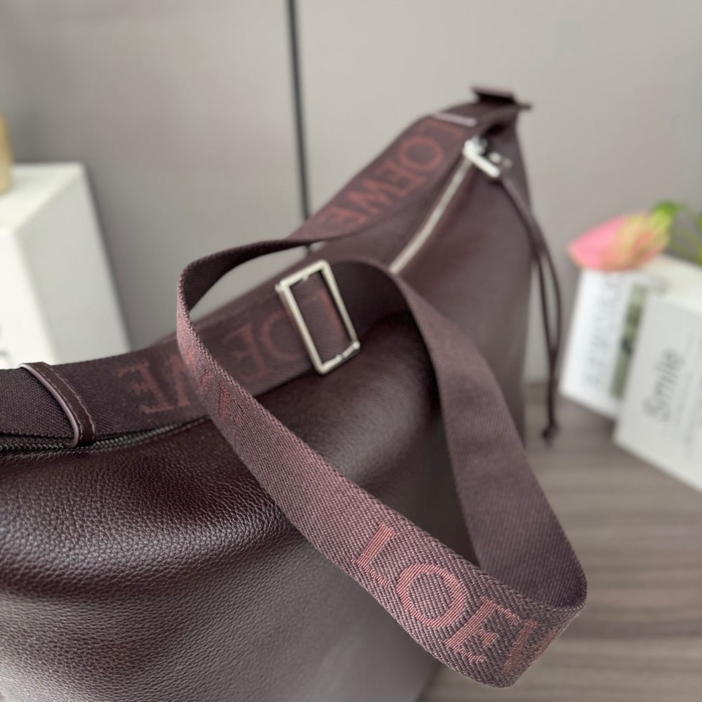 L0ew* Cubi crossbody bag in S*pple grained calfskin (HIGH-END GRADE)