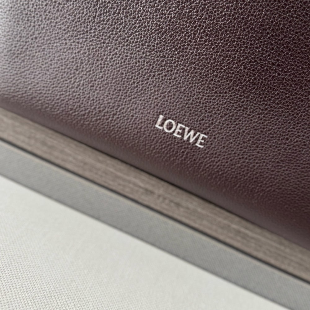 L0ew* Cubi crossbody bag in S*pple grained calfskin (HIGH-END GRADE)