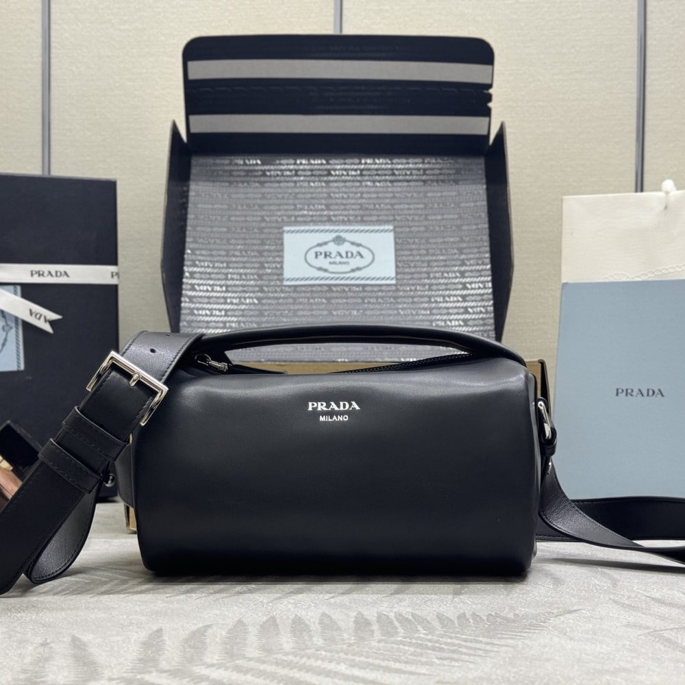 Pra*a Leather shoulder bag(HIGH-END GRADE)