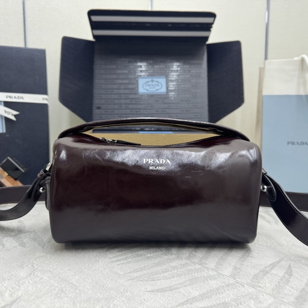 Pra*a Leather shoulder bag(HIGH-END GRADE)