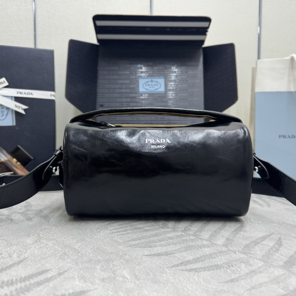 Pra*a Leather shoulder bag(HIGH-END GRADE)