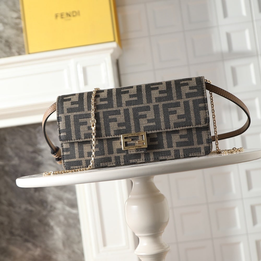 F**di Wallet On Chain Baguette(HIGH-END GRADE)