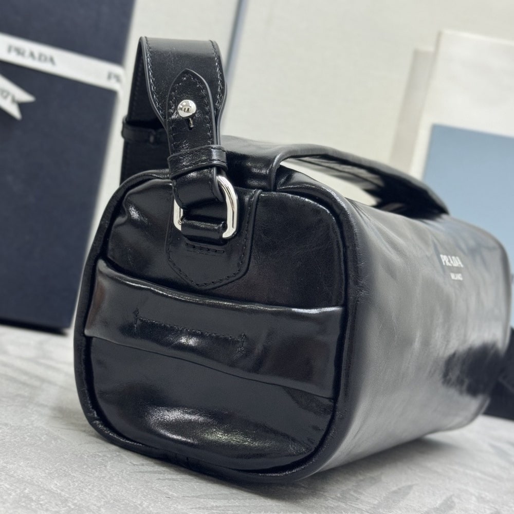 Pra*a Leather shoulder bag(HIGH-END GRADE)