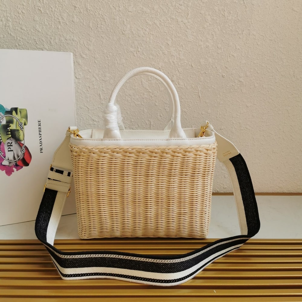 Pra*a wicker and canvas tote bag(HIGH-END GRADE)