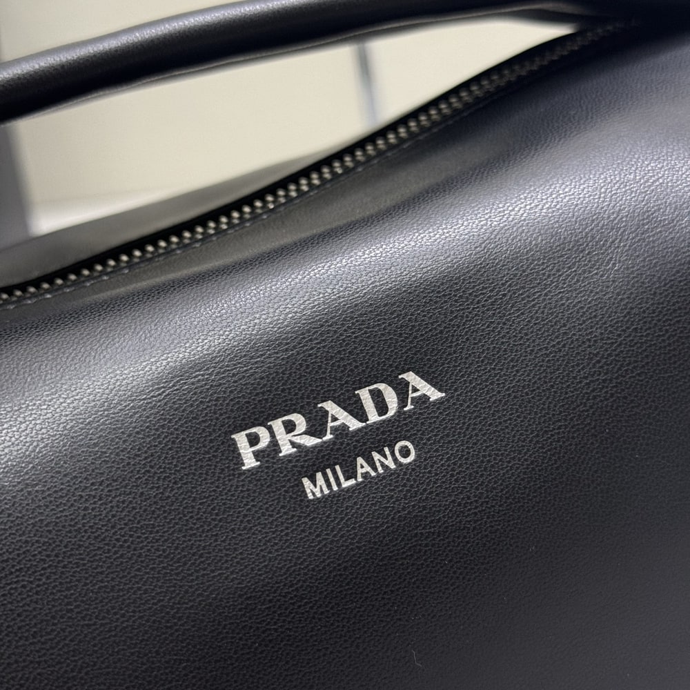 Pra*a Leather shoulder bag(HIGH-END GRADE)