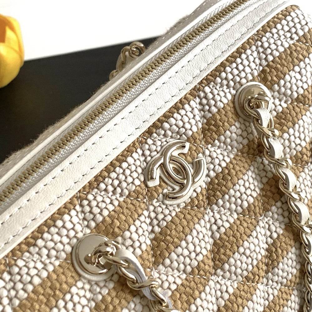Ch**el Clutch with Chain(HIGH-END GRADE)
