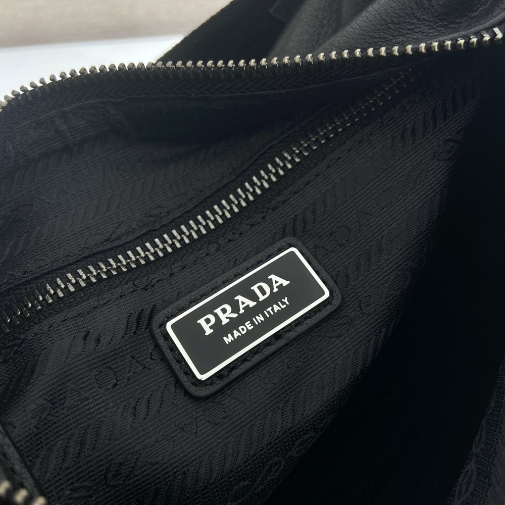 Pra*a Explore leather bag(HIGH-END GRADE)