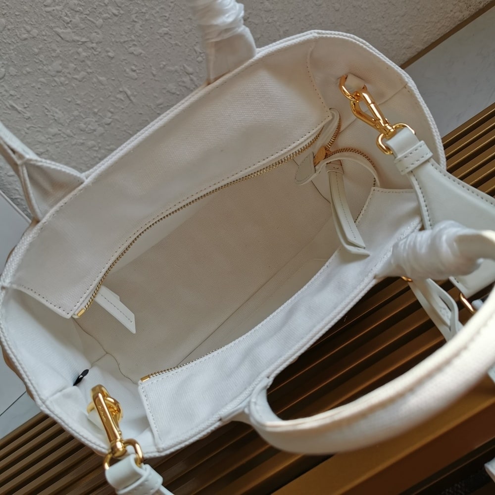 Pra*a wicker and canvas tote bag(HIGH-END GRADE)