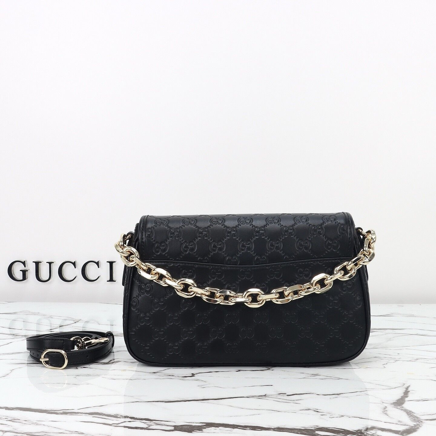 Gvc*1 GG Emblem Medium Shoulder Bag 28x17x9cm