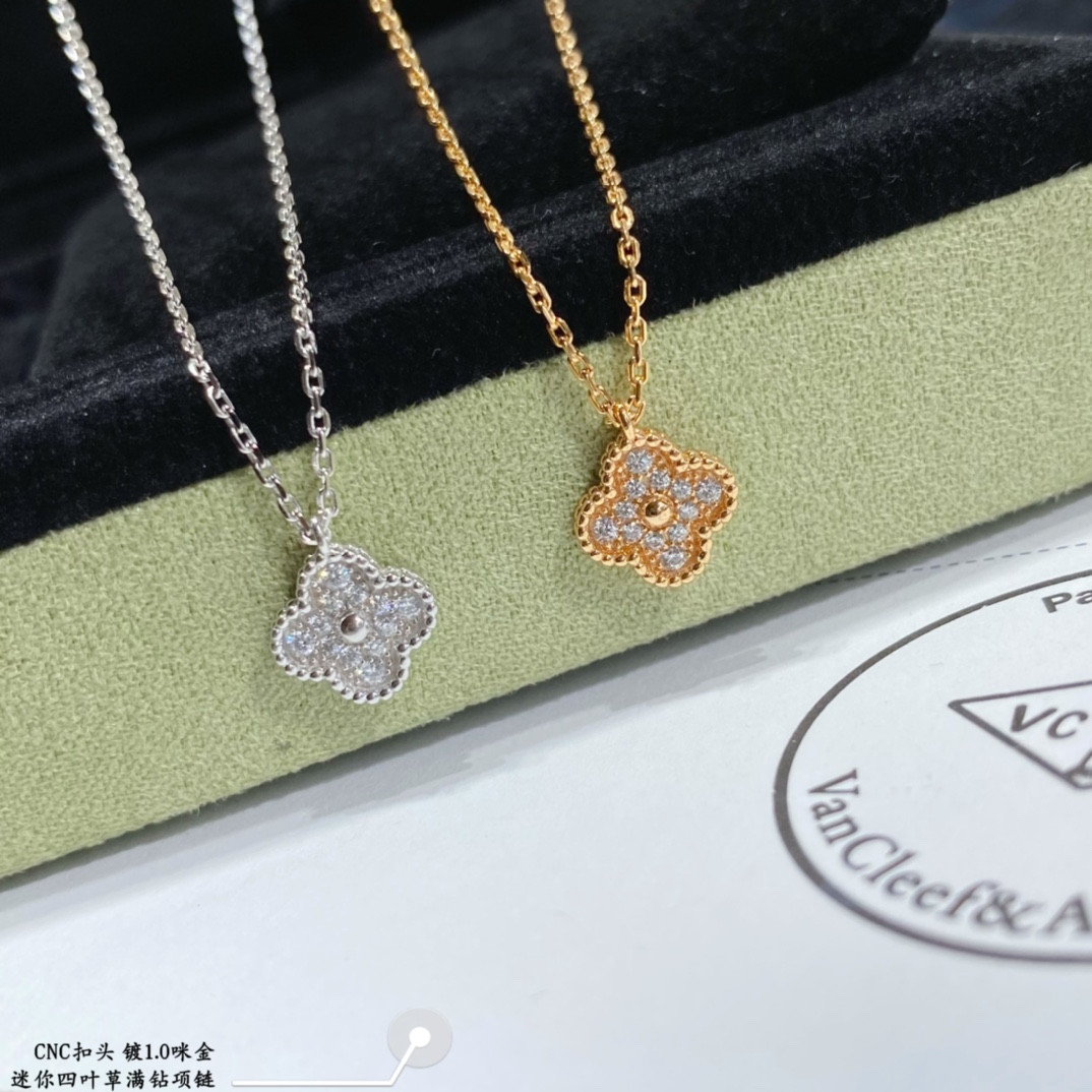 V*n Cl**f & Arpels Mini D1am0nd Four-Leaf Clover Necklace Diameter approx 1.0cm,Chain length approx 40+5cm