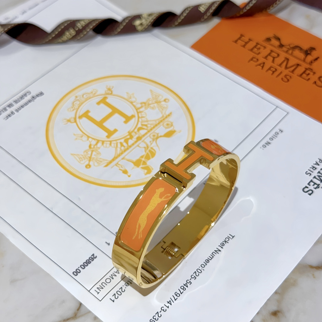 H**me5 enamel bracelet
