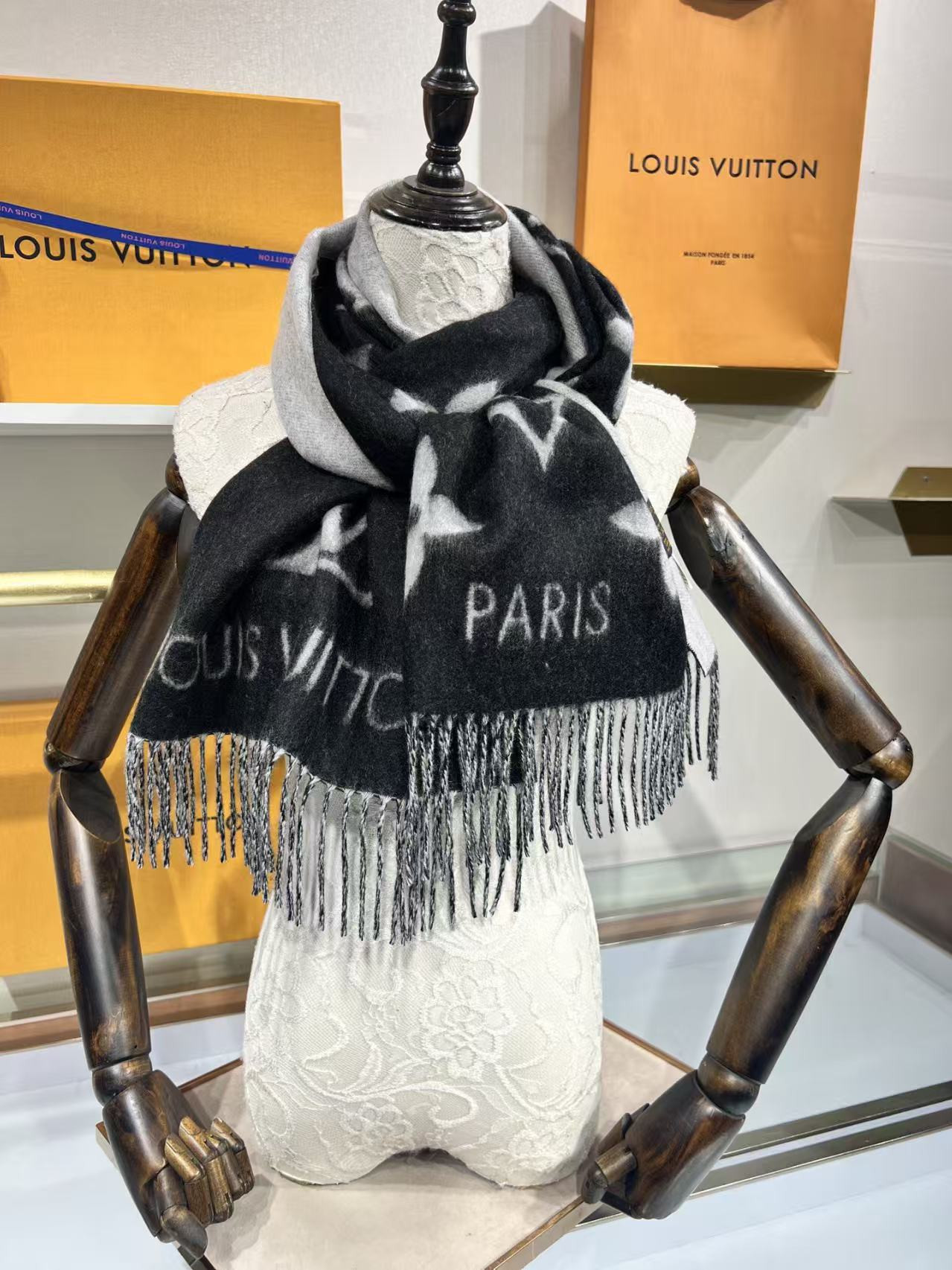 l0vis Vvtt0n reykjavik scarf