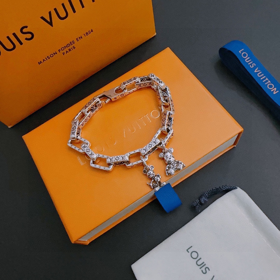 L0vis Vvtt0n Bracelet
