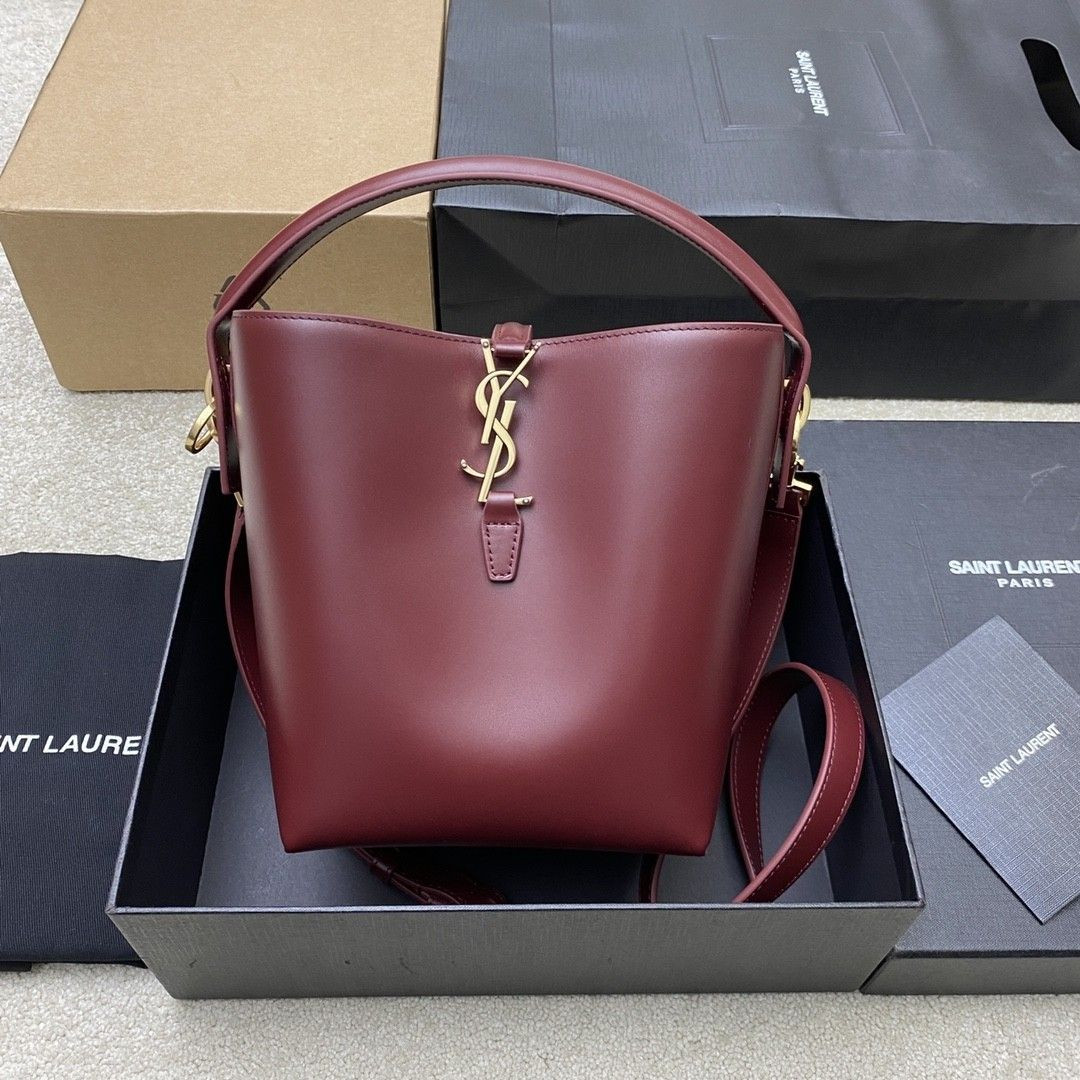 Y51 LE 37 In Shiny Leather 17x20x13cm