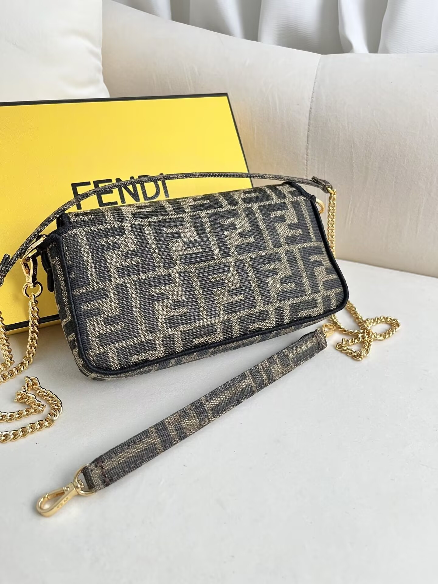 F**di Baguette Mini 19x4x11.5cm