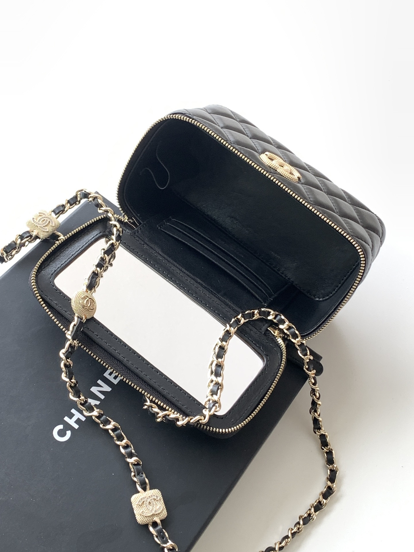 Ch**el Vanity With Chain AP4301 9.5x17x8cm