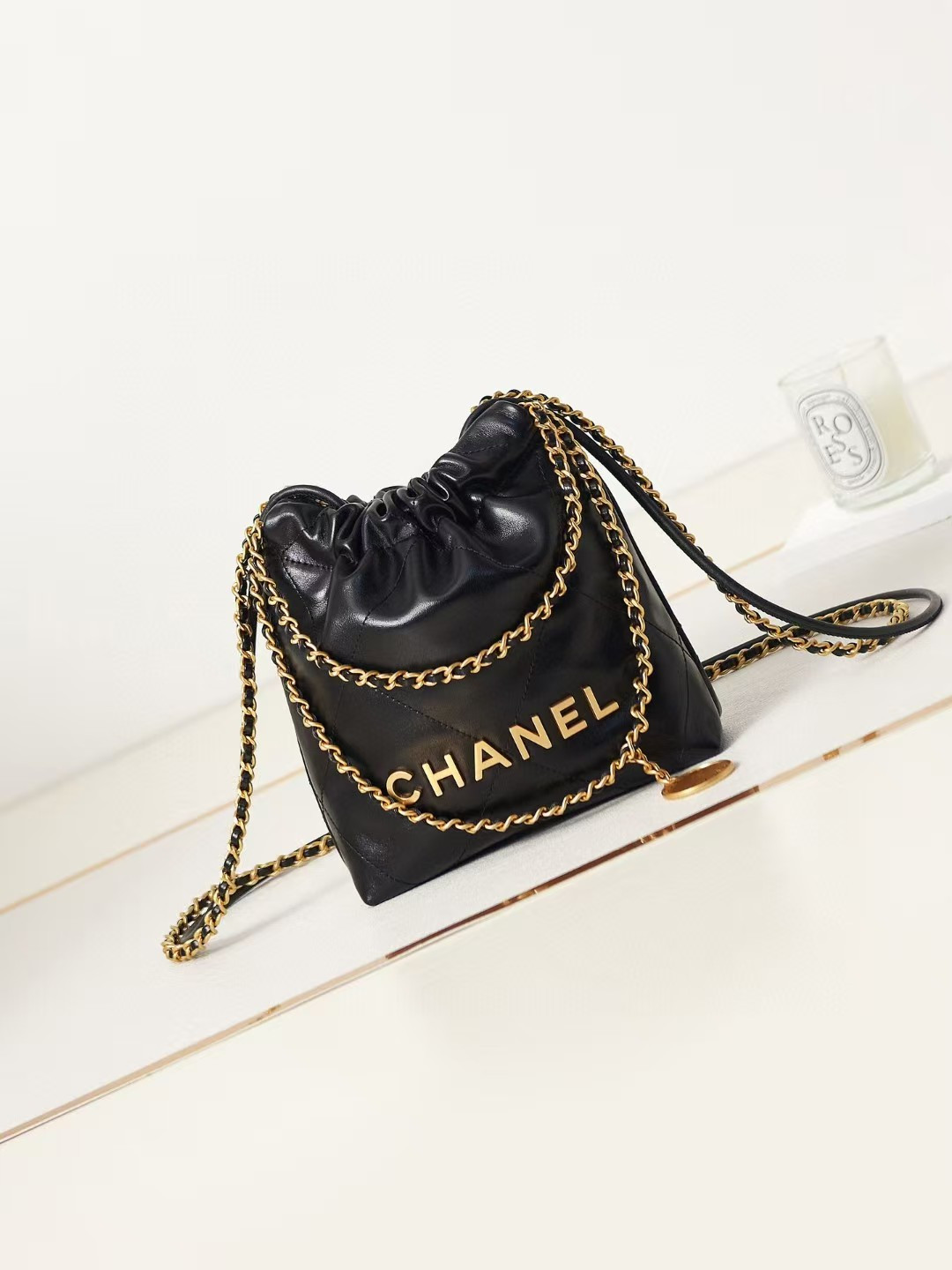 Ch**el 22 MINI HANDBAG Shiny Calfskin black 20 × 19 × 6 cm