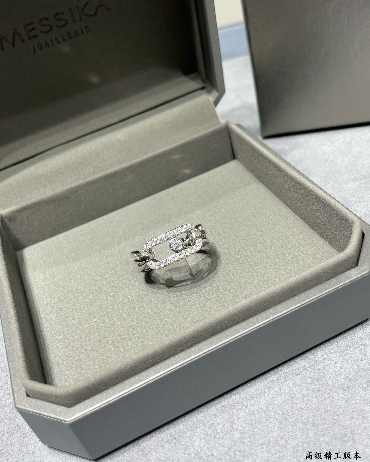 Mes1kaa move d1am0nd ring