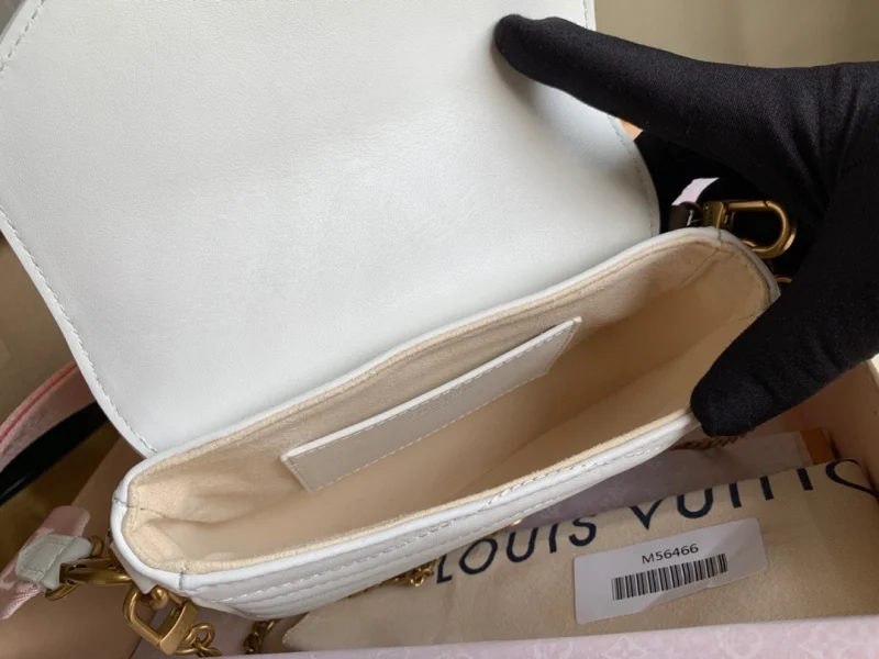 L0vis Vvtt0n NEW WAVE MULTI-POCHETTE M56466