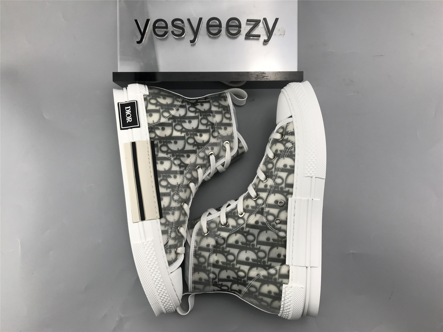 ua D10r b23 high top logo oblique