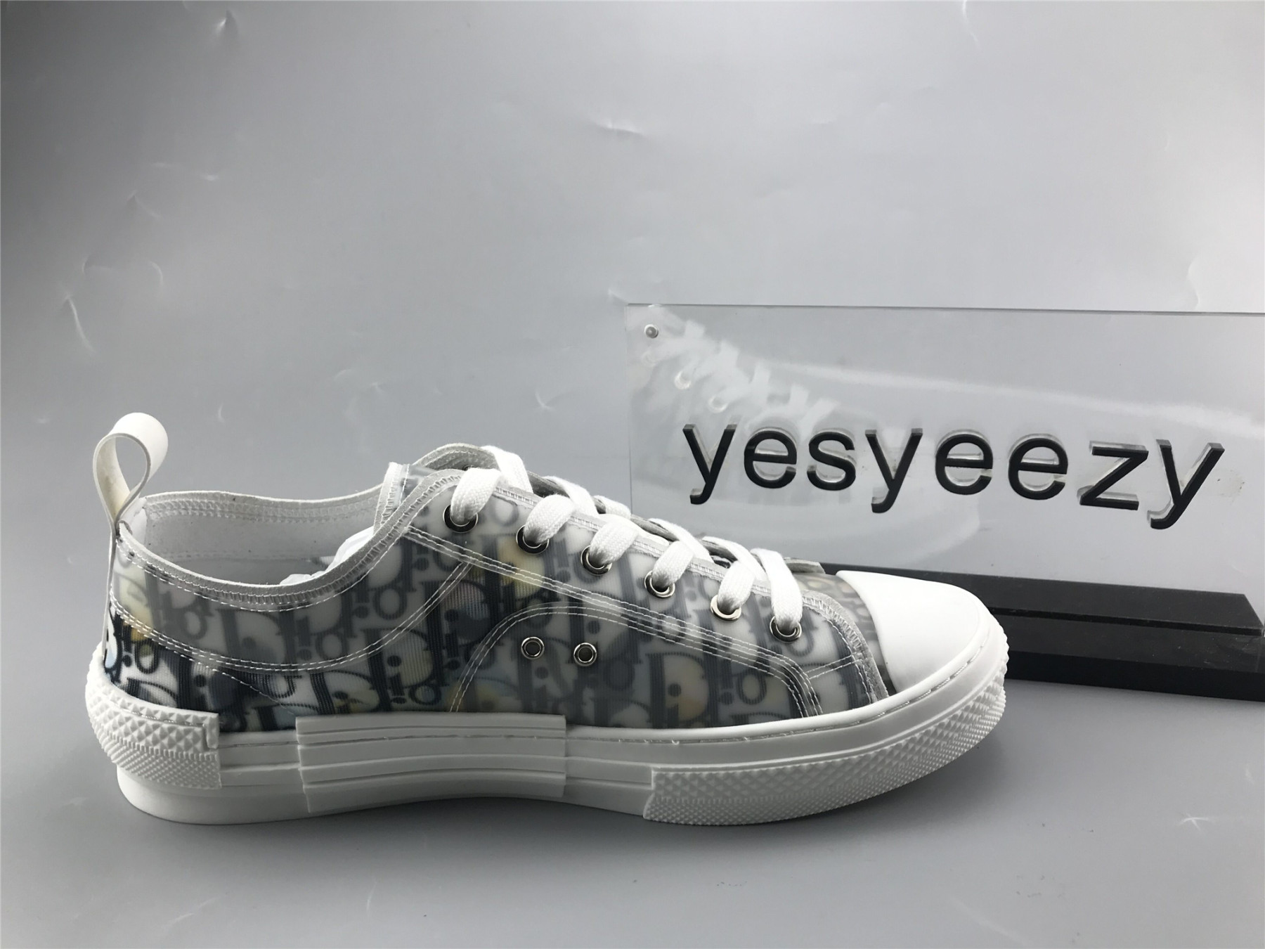 ua D10r b23 low top alex foxton oblique