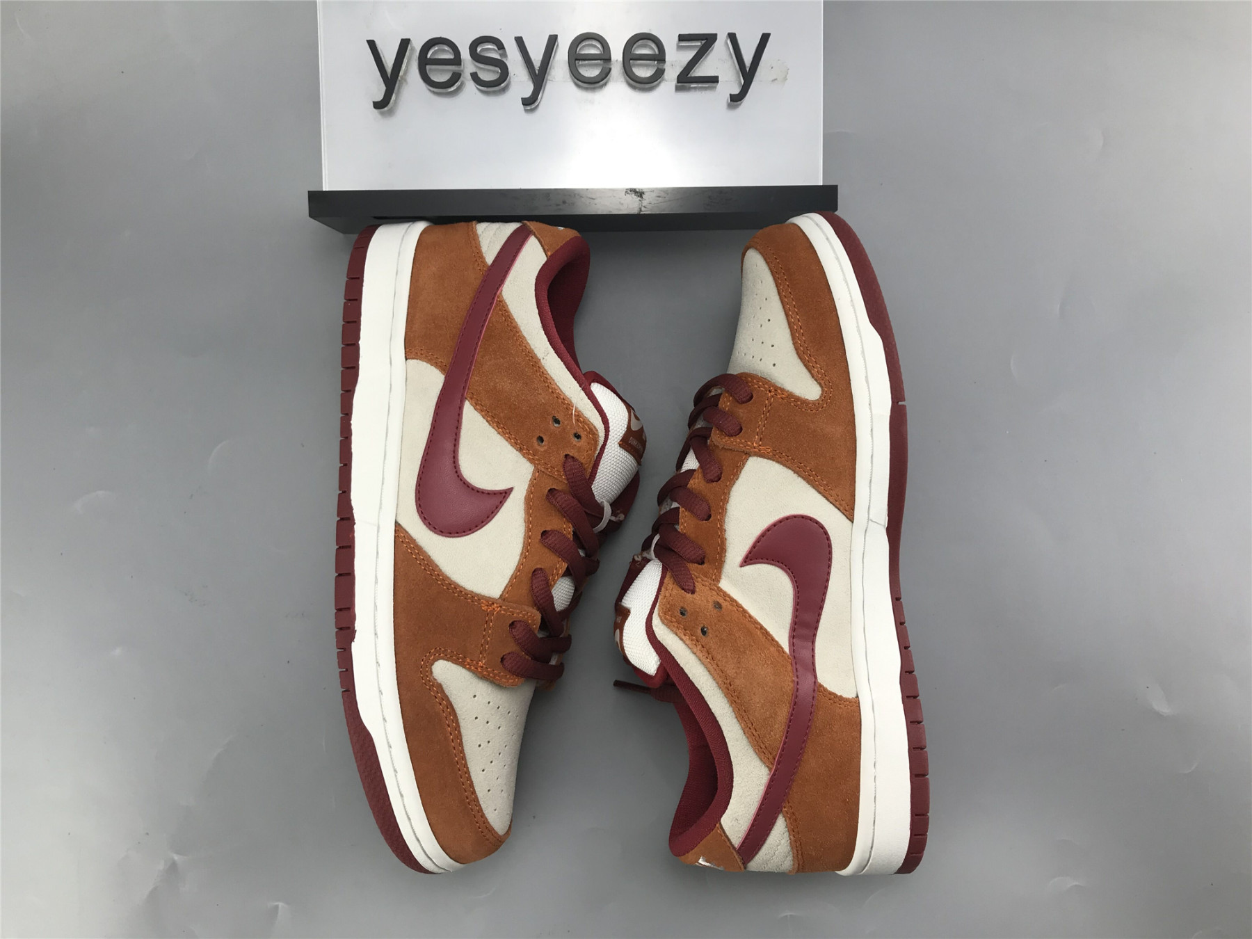 UA NIKE DUNK LOW PRO SB