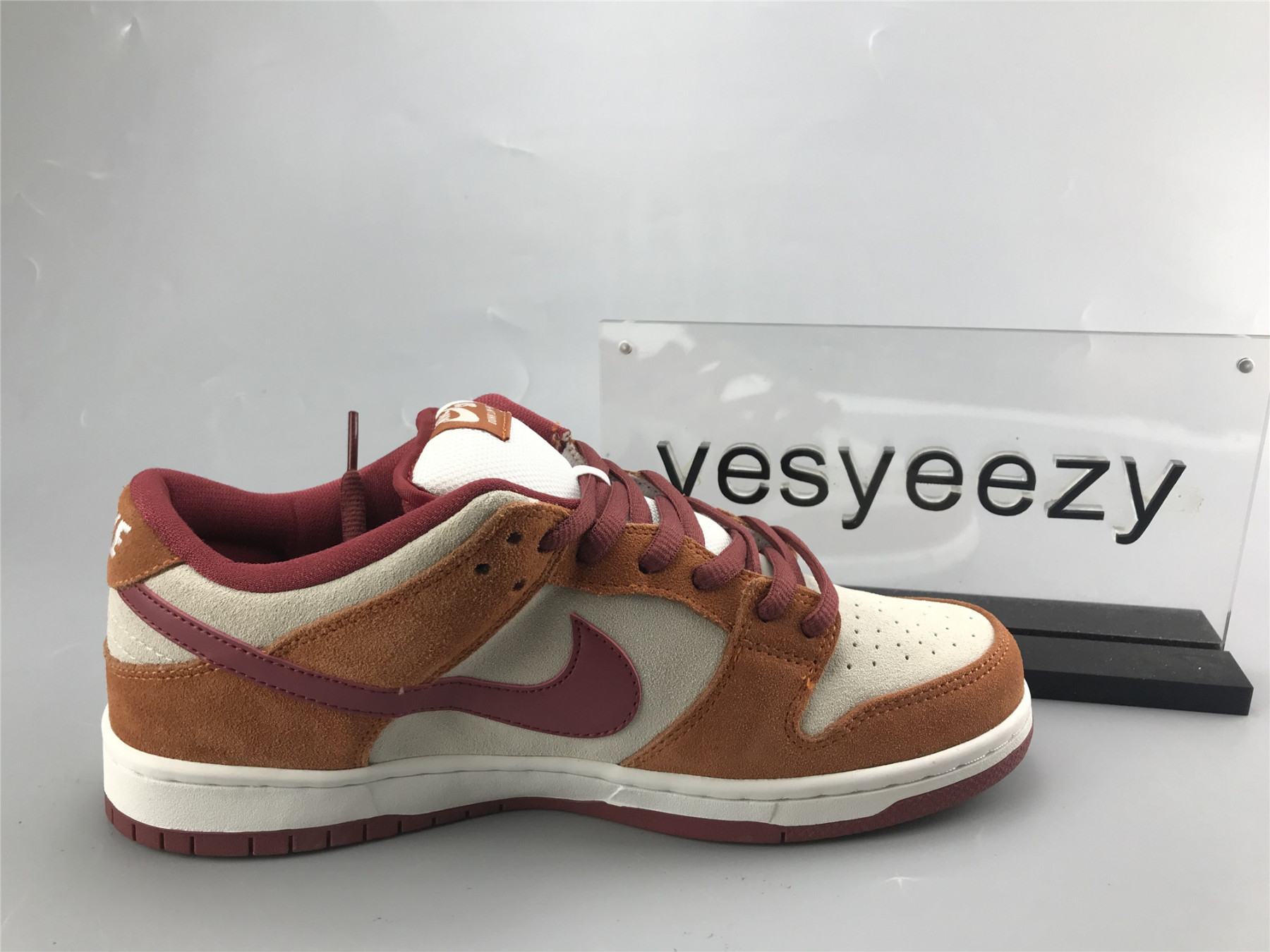 UA NIKE DUNK LOW PRO SB