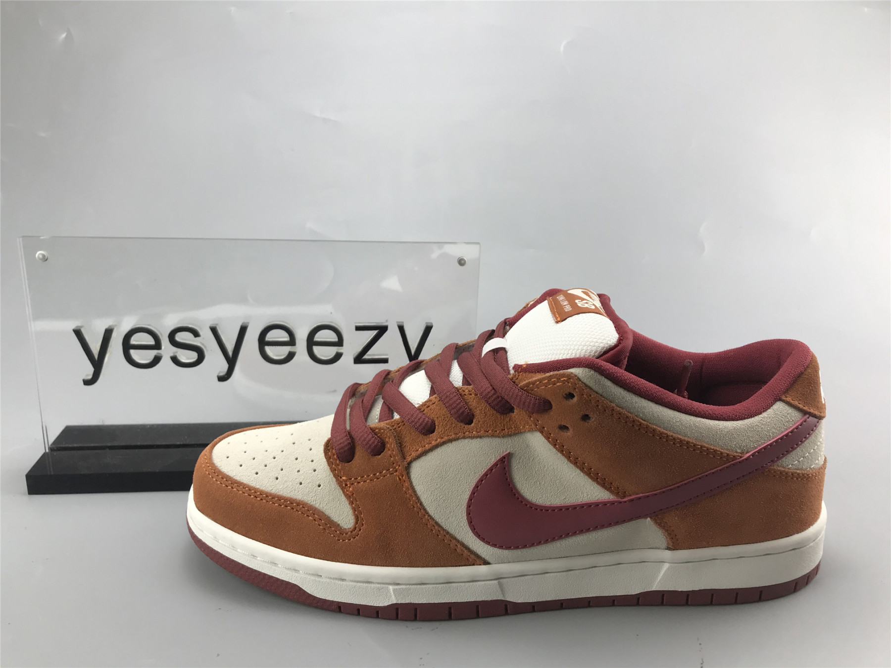 UA NIKE DUNK LOW PRO SB
