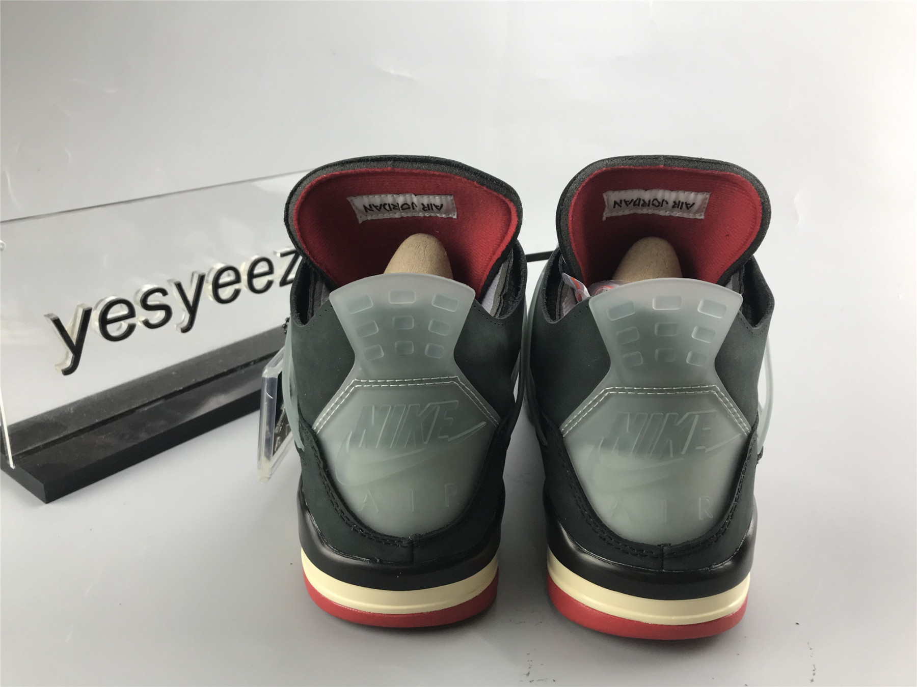UA OFF-WHITE AIR JORDAN 4 BRED