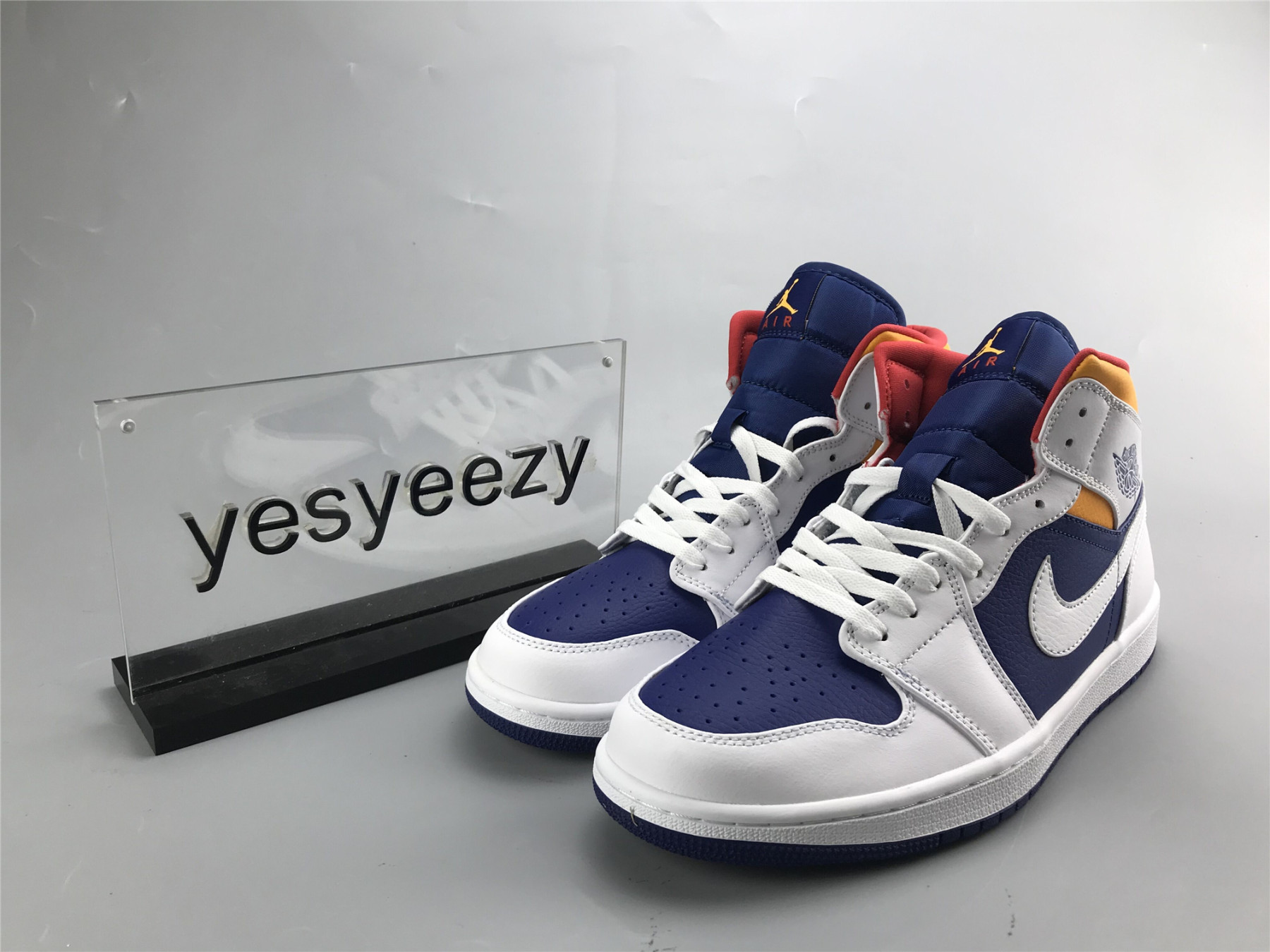 UA AIR JORDAN 1 MID