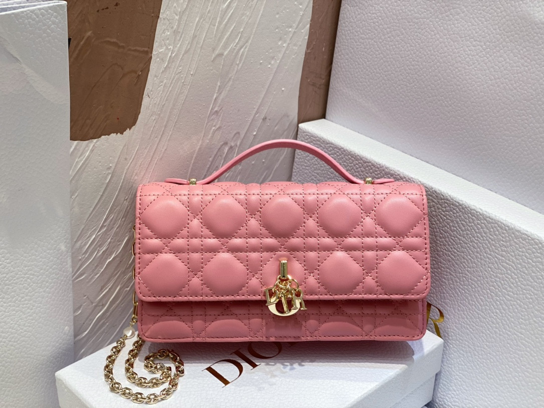 MISS D10r MINI BAG Melocoton Pink Pearlescent Cannage Lambskin S0980ONJL_M92P 21 x 11.5 x 4.5 cm