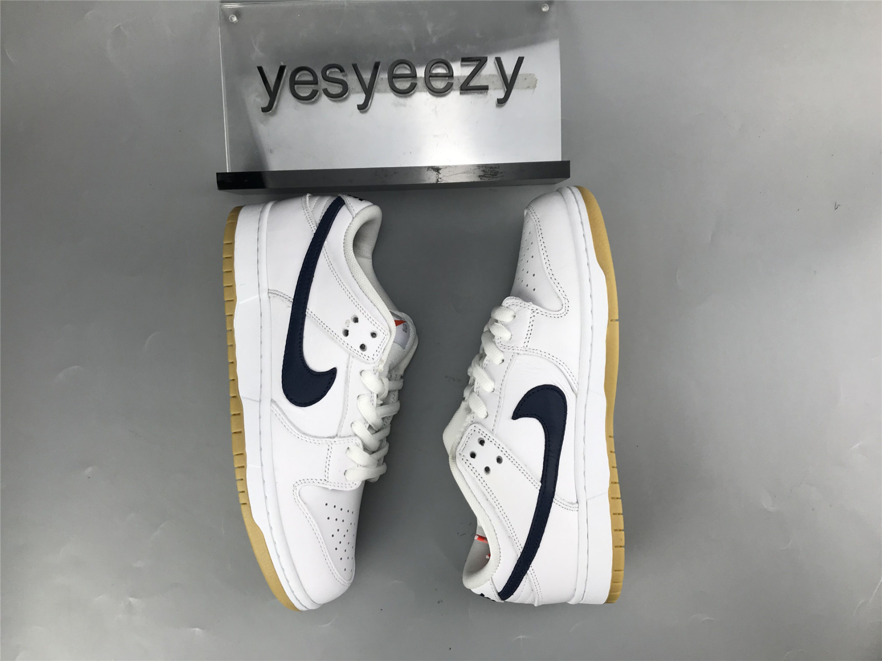 UA NIKE DUNK LOW PRO ISO SB
