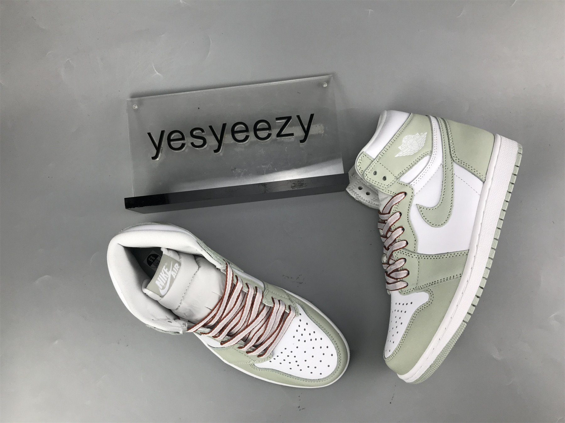 UA WMNS AIR JORDAN 1 RETRO HIGH OG 