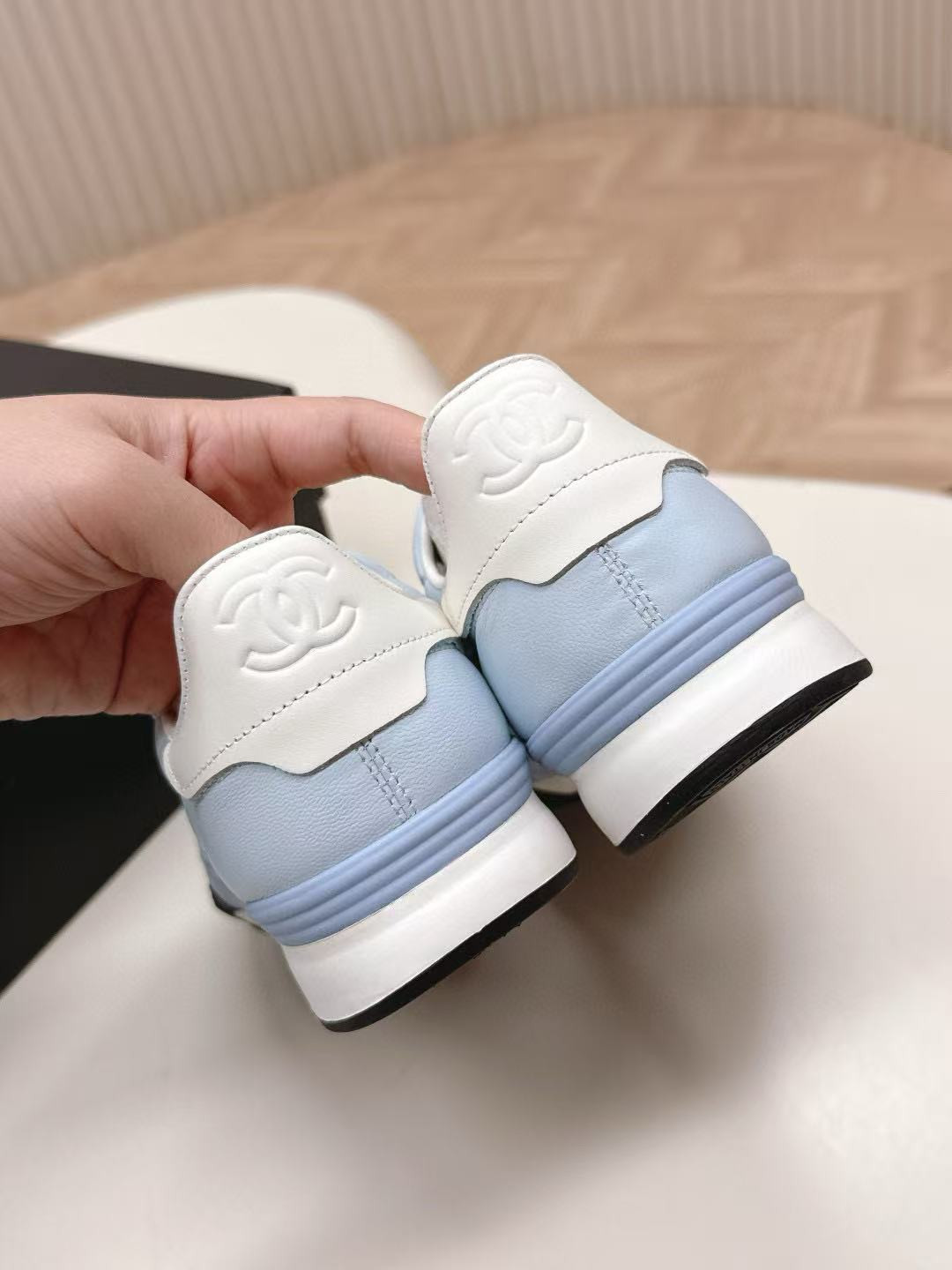UA Ch**el SNEAKER