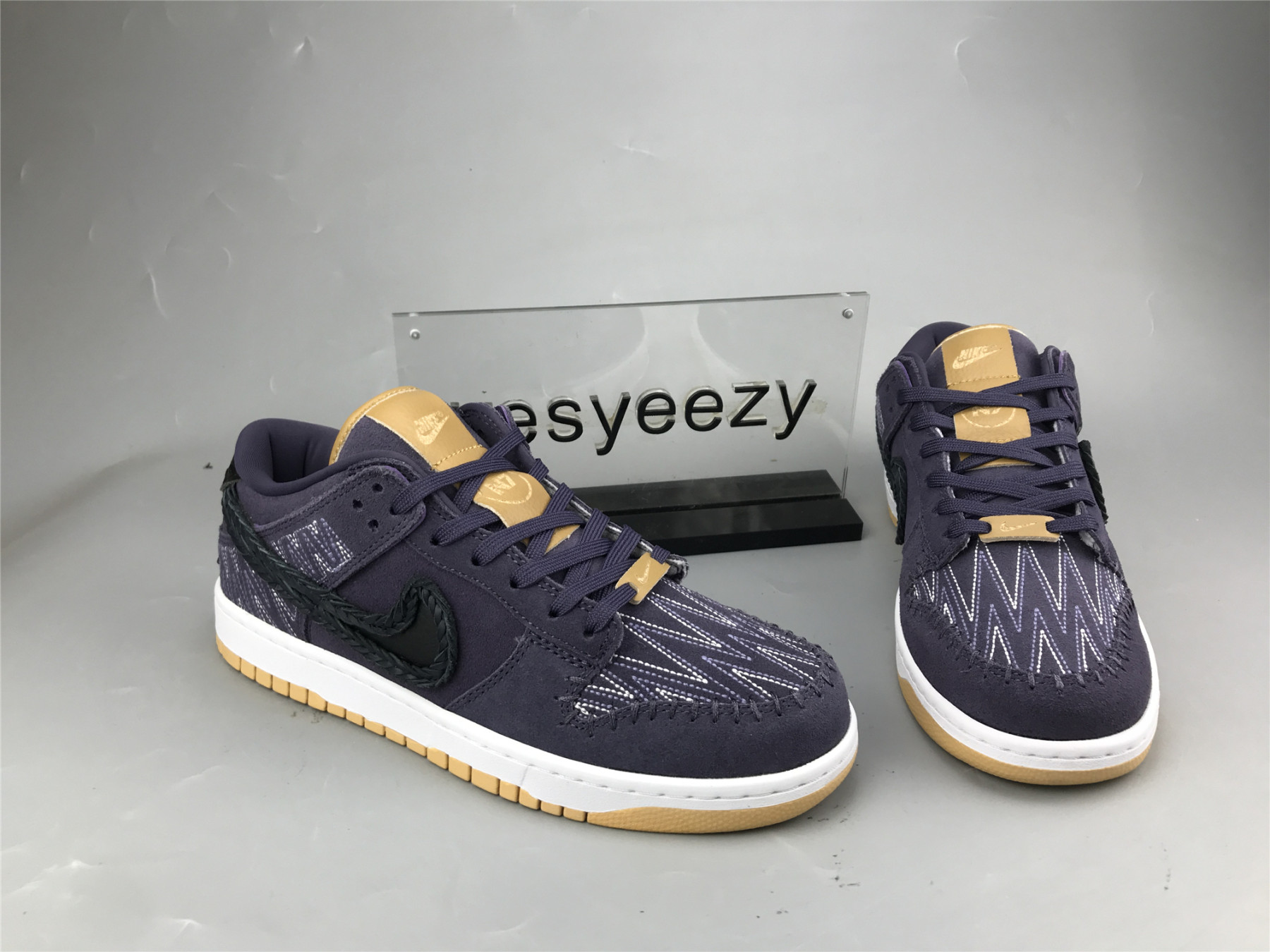 UA NIKE DUNK LOW