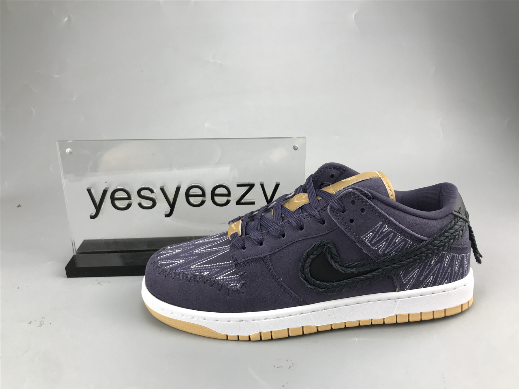 UA NIKE DUNK LOW
