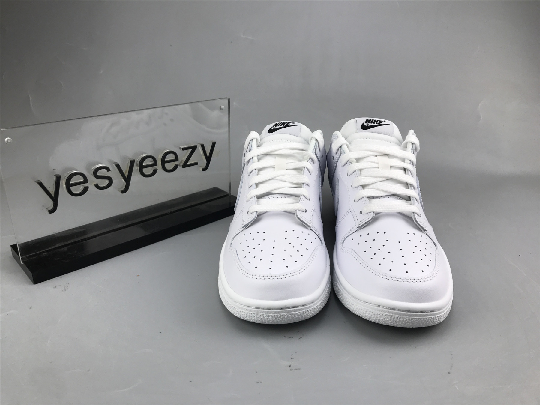 UA NIKE WMNS DUNK LOW