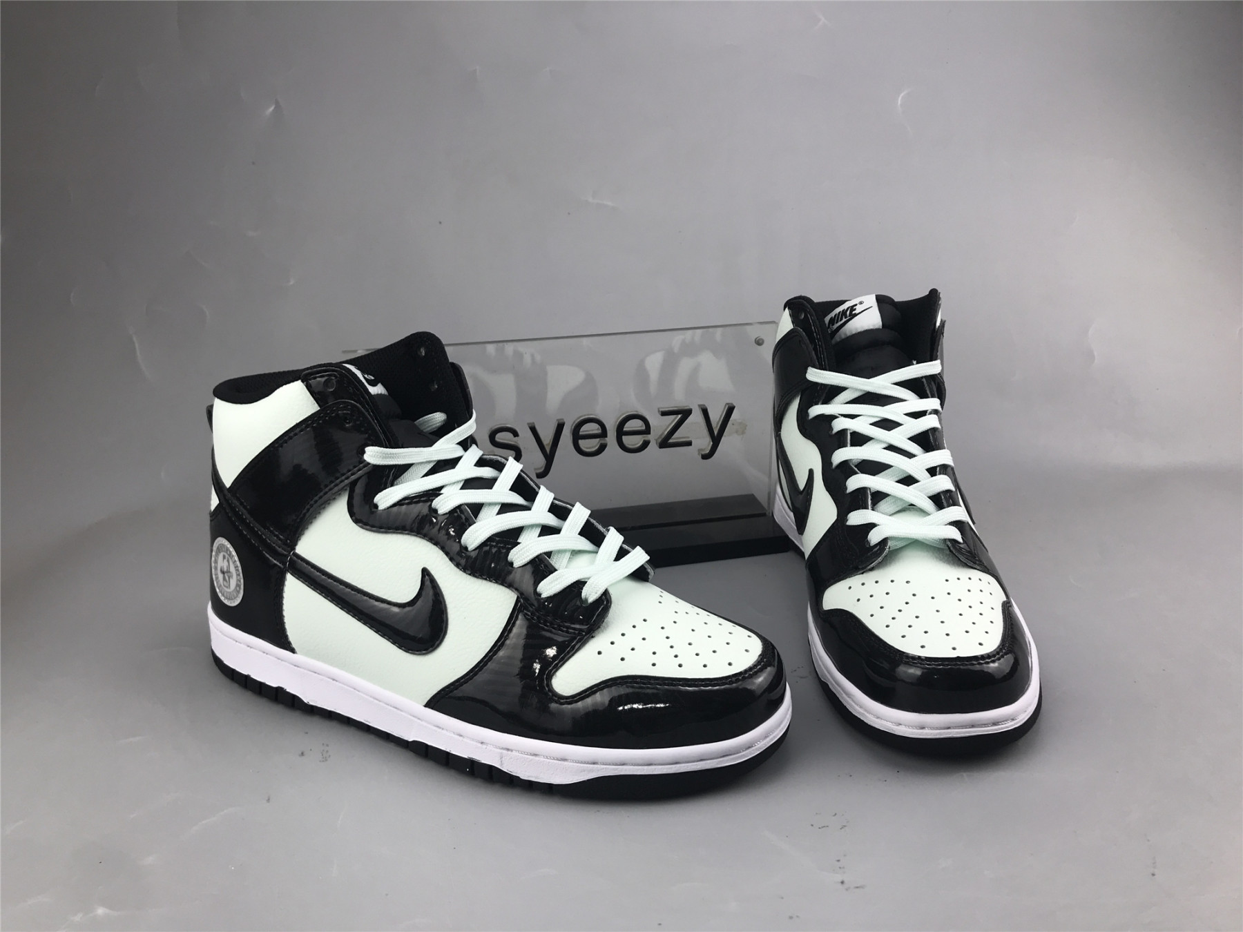 UA NIKE DUNK HIGH SE