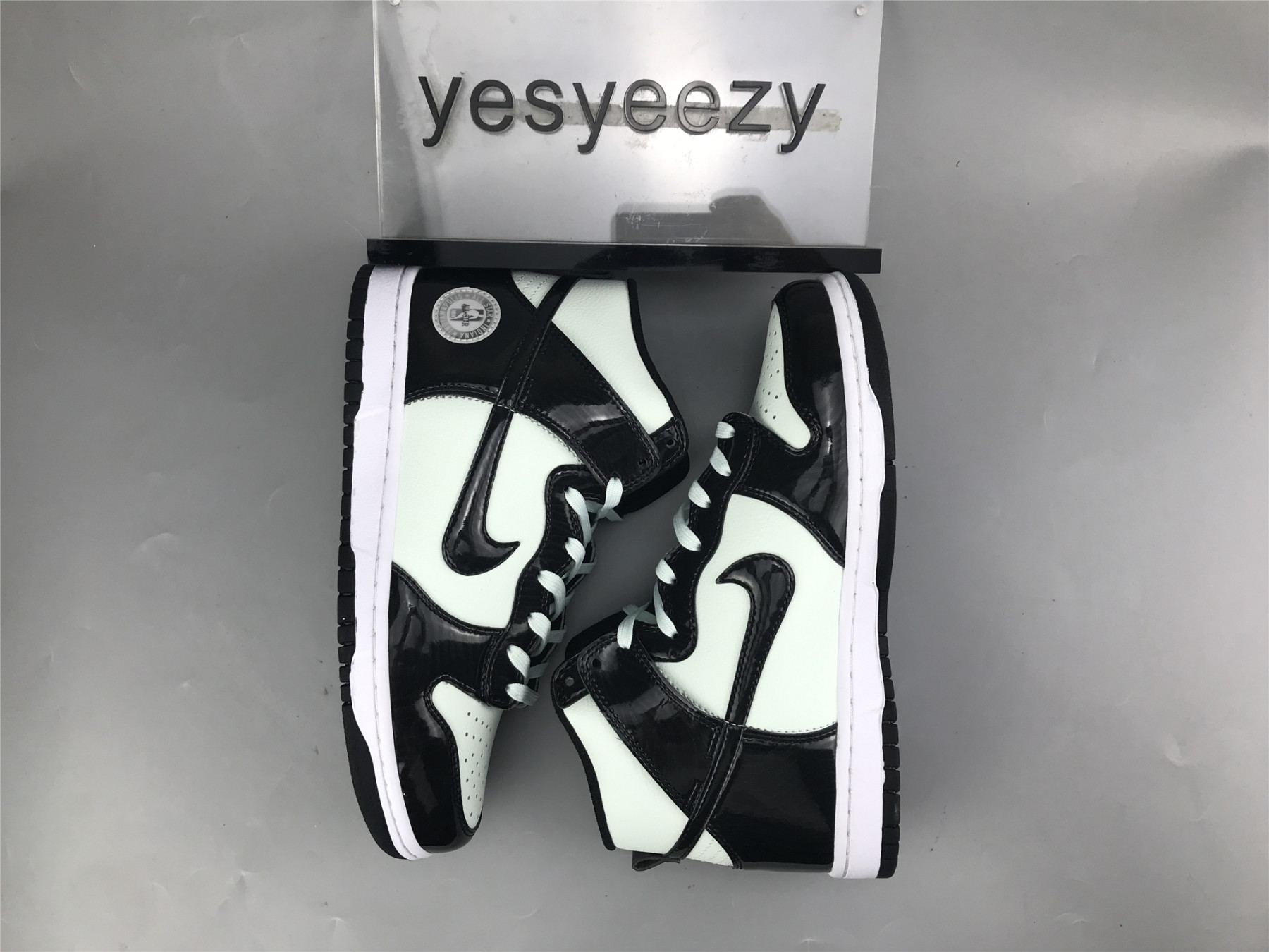 UA NIKE DUNK HIGH SE