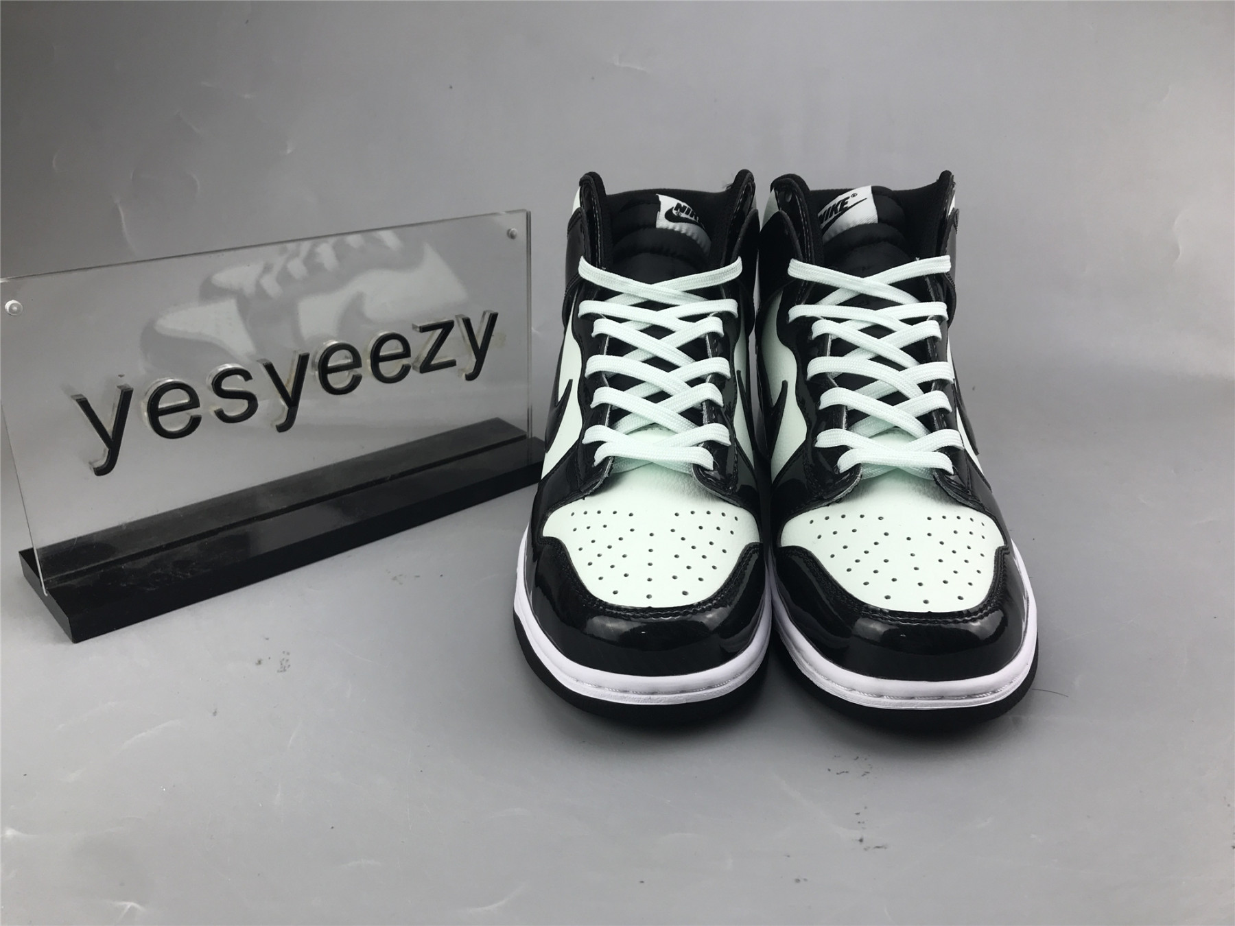 UA NIKE DUNK HIGH SE