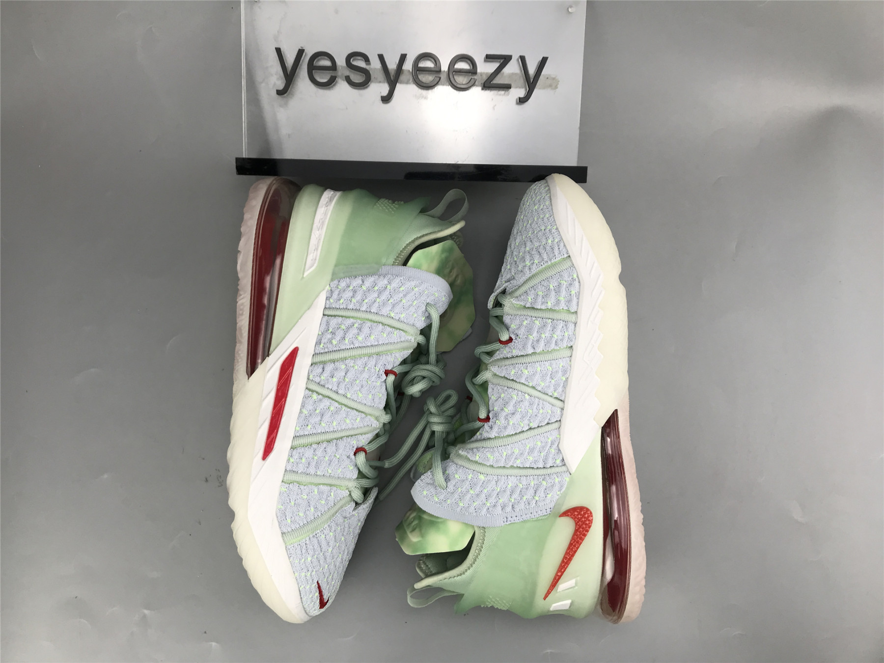 UA NIKE LEBRON 18 EP 