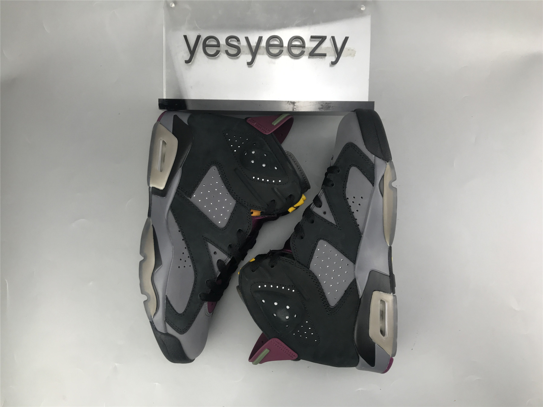UA AIR JORDAN 6 RETRO 
