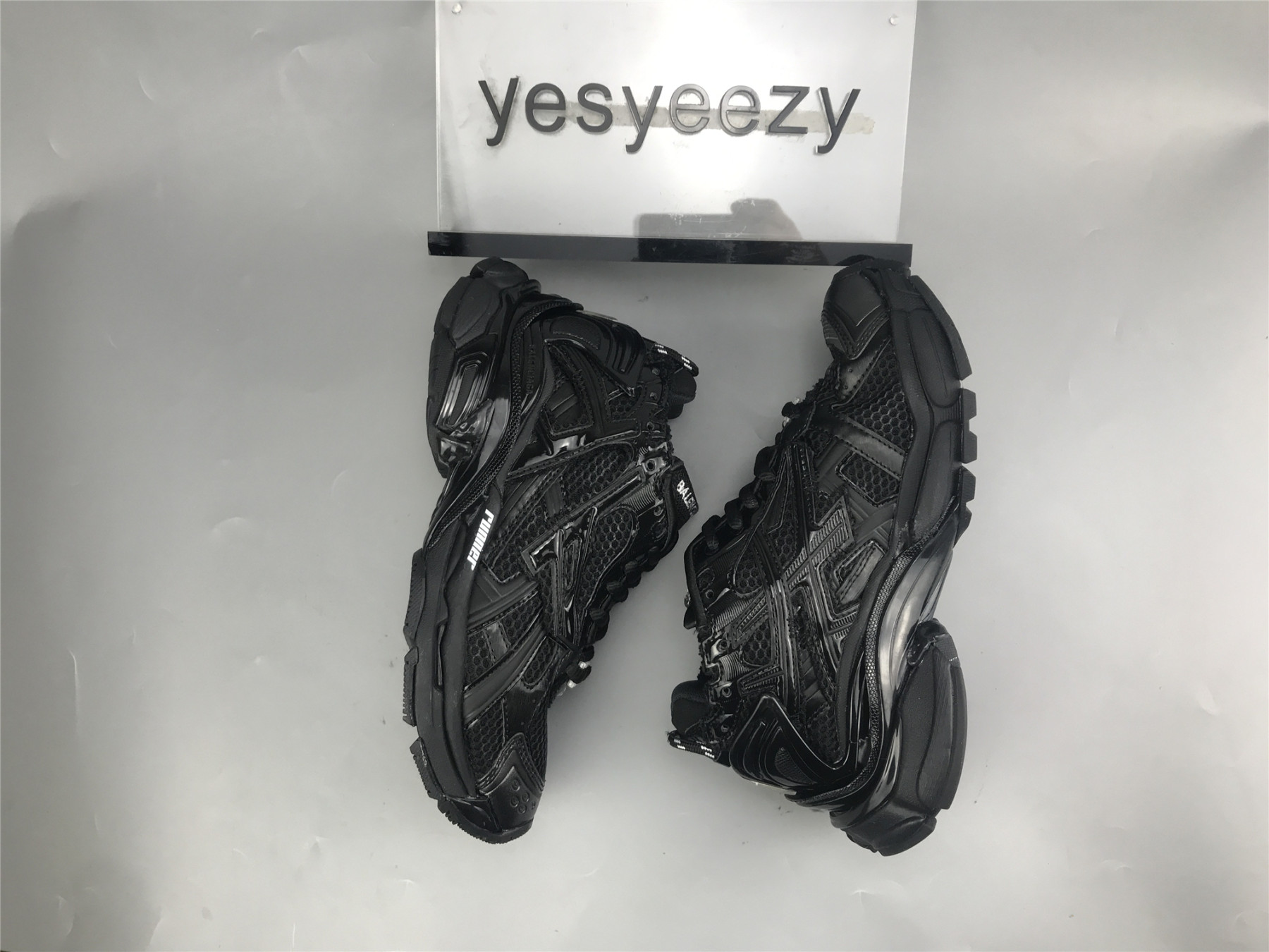 UA RUNNER BLACK