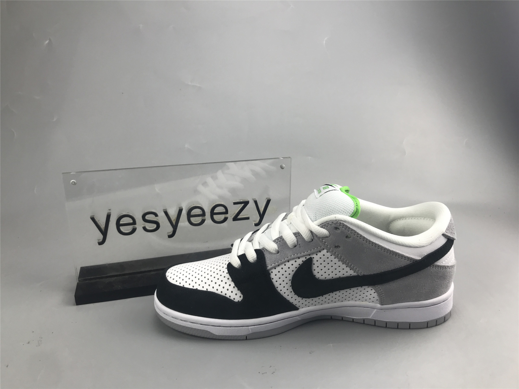 ua nike dunk low sb 