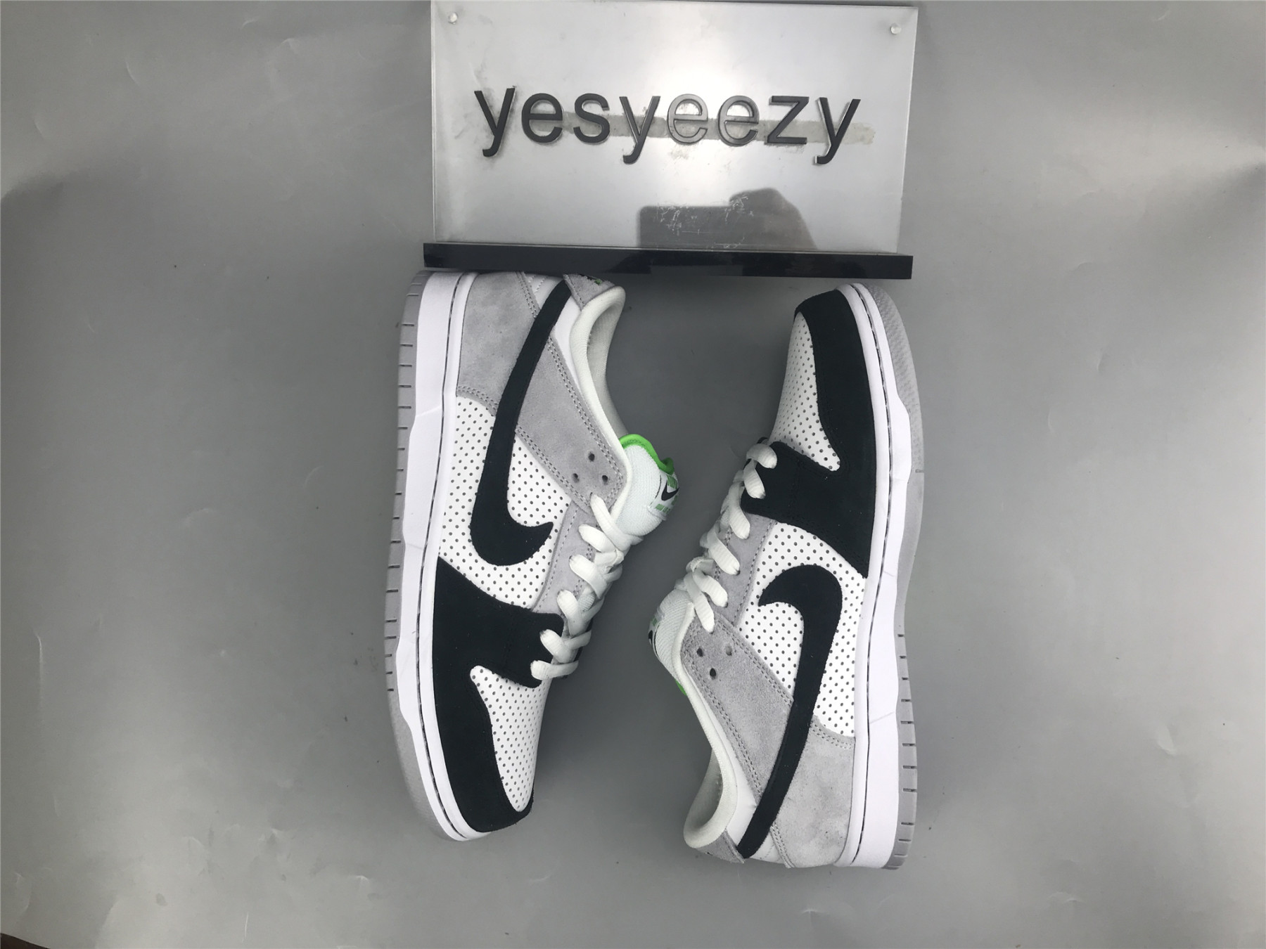 ua nike dunk low sb 